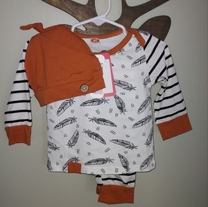 Baby Boy or Girl White Rust Orange Feather Arrow Pajamas Size 12-18 Months NWT